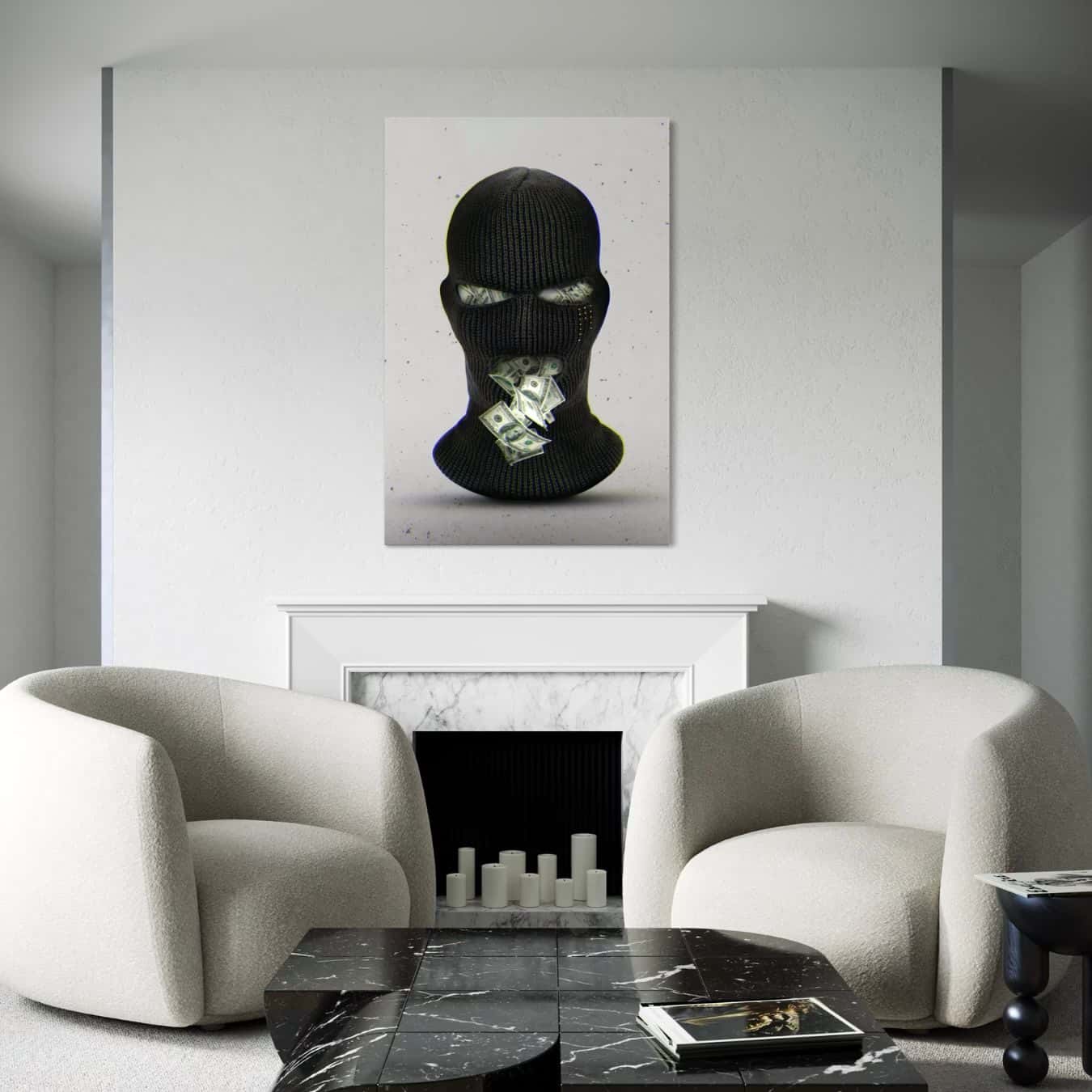 Zwart wit schilderij van bivakmasker met geld op moderne muur.