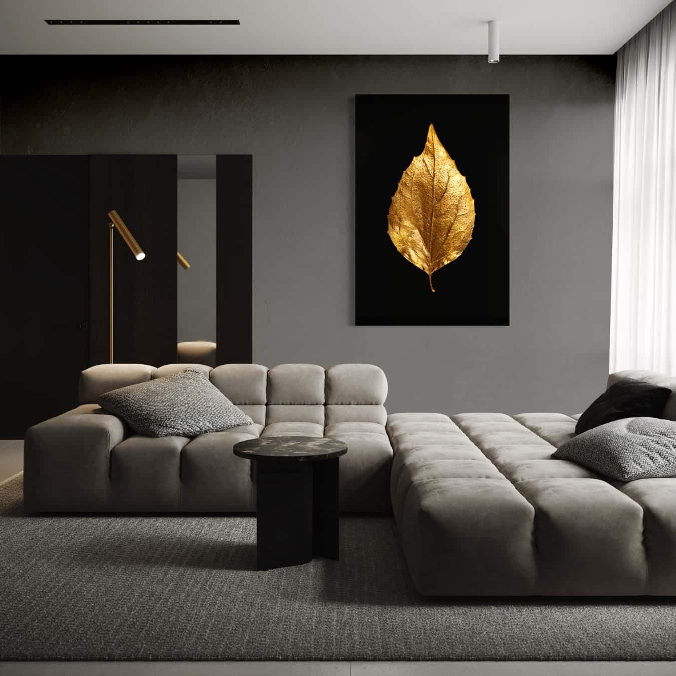 canvas schilderij van een gouden blad opgehangen aan grijze muur