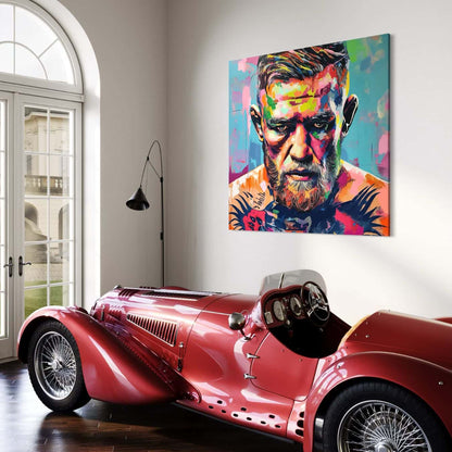 Canvas schilderij McGregor naast oldtimer in stijlvolle lichte kamer.