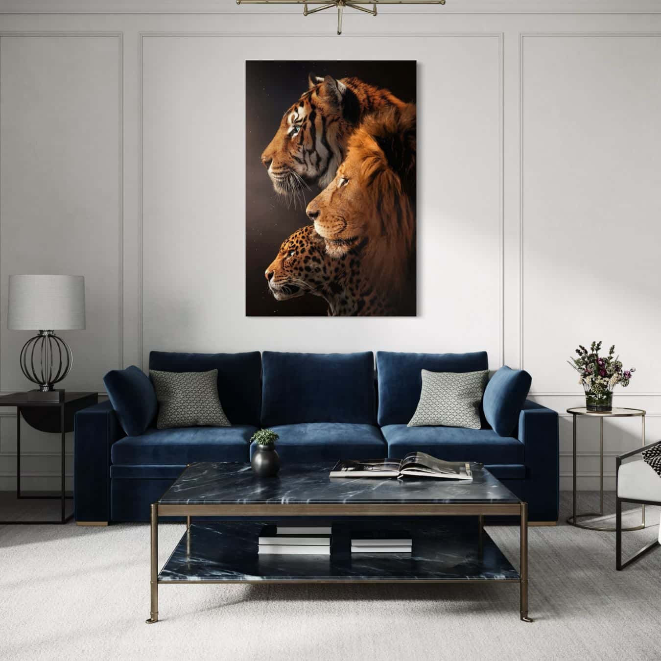 Canvas schilderij met grote katachtigen in strak klassiek interieur.