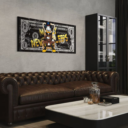 Canvas schilderij met quote money never sleeps boven leren bank interieur