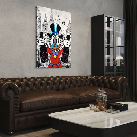 Cartoon schilderij met Dom Pérignon boven leren bank.