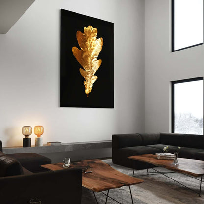 Gouden blad schilderij op plexiglas in ruime moderne woonkamer