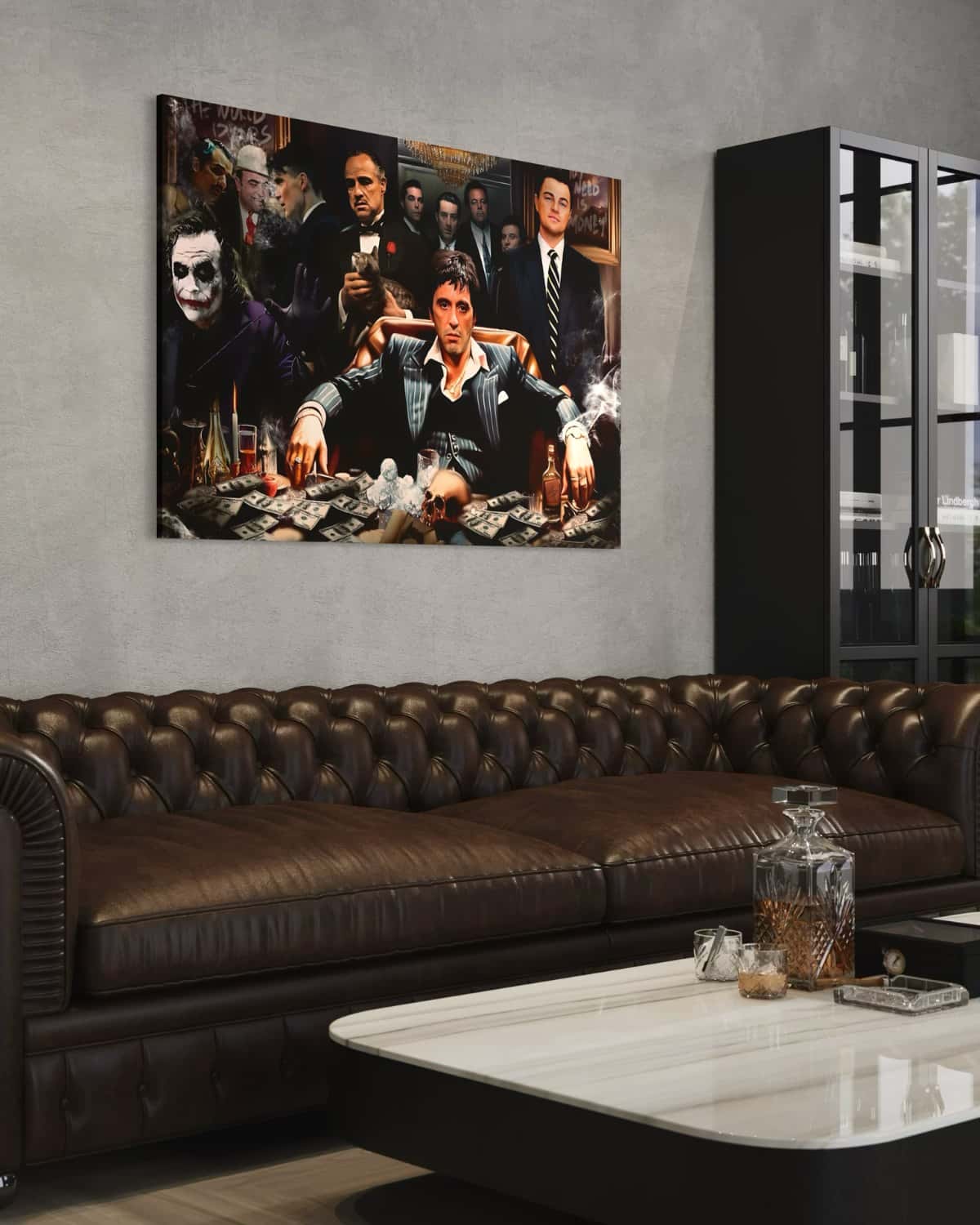 wanddecoratie van maffia helden zoals scarface en godfather aan een tafel