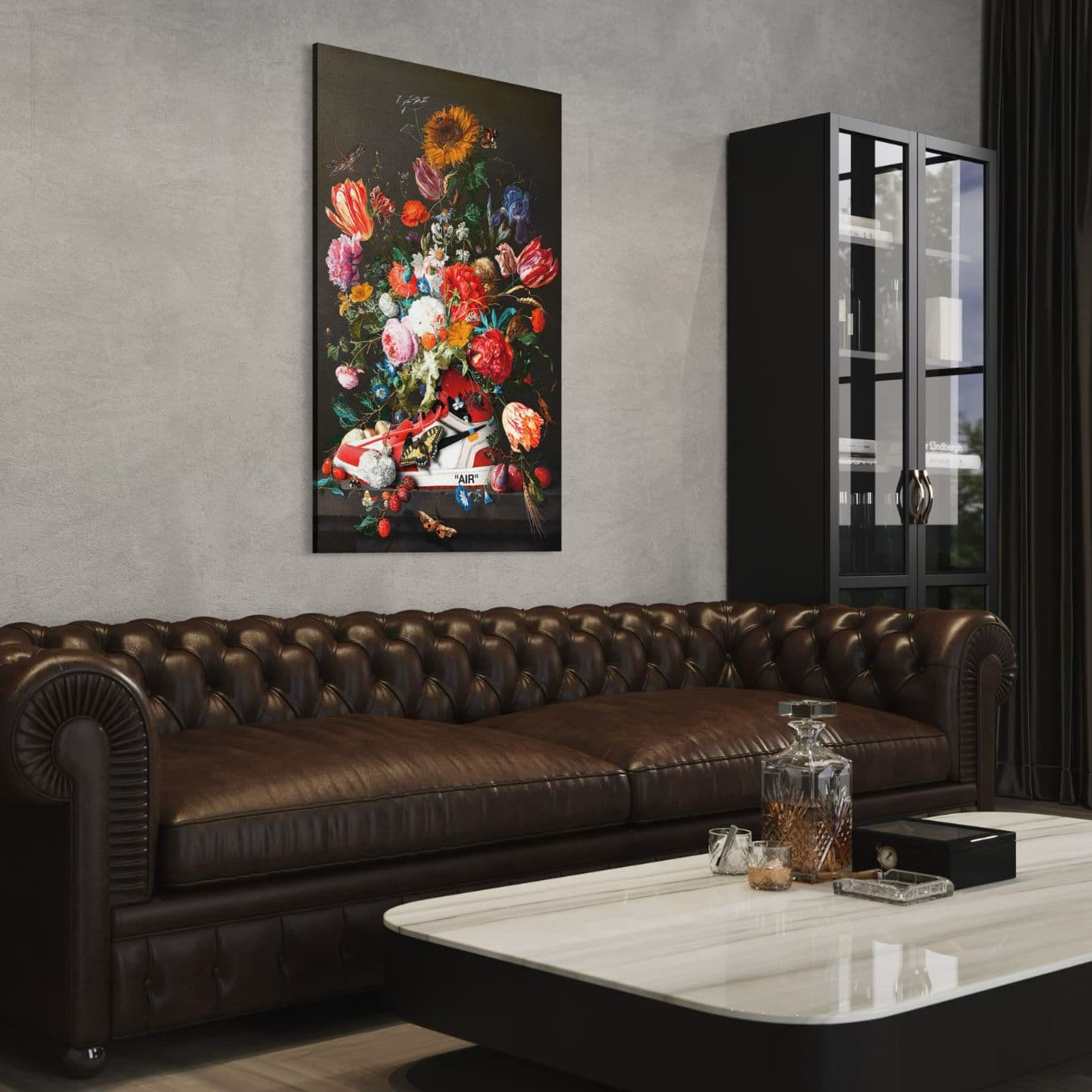 Stijlvolle bloemen muurdecoratie op dibond boven vintage leren bank