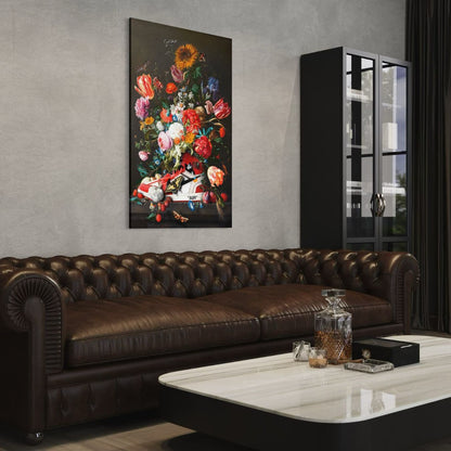 Stijlvolle bloemen muurdecoratie op dibond boven vintage leren bank