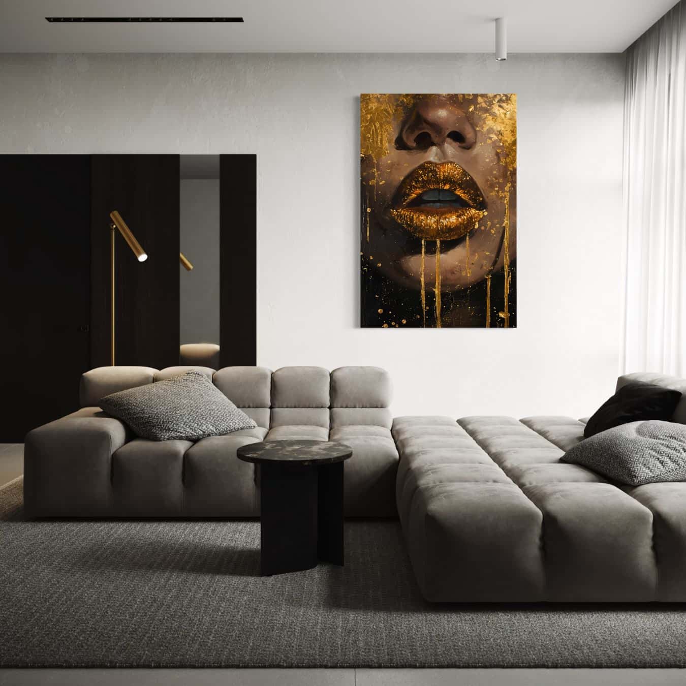 Dibond schilderij gouden lippen in luxe moderne woonkamer interieur.
