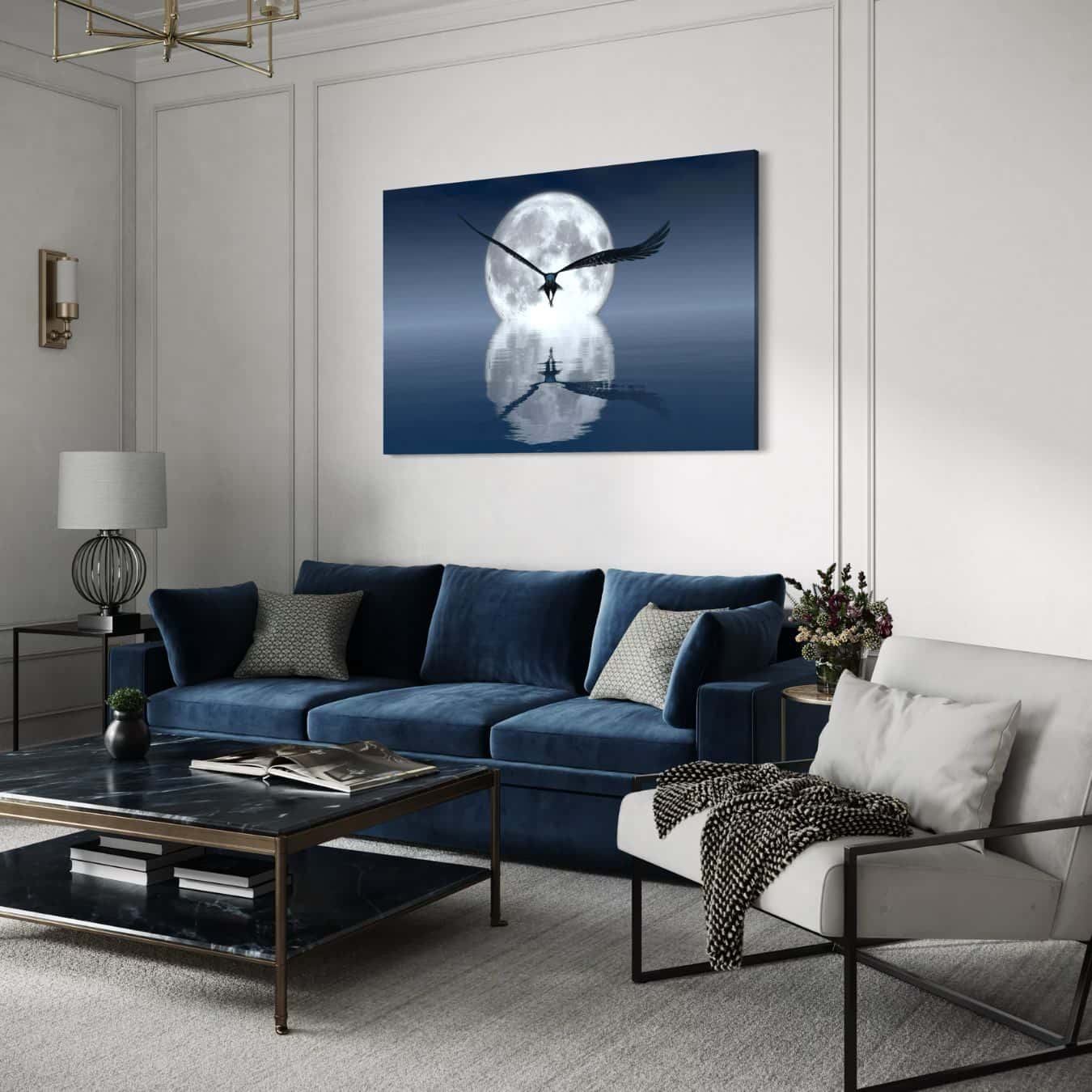 Schilderij met een arend opgehangen in moderne woonkamer met blauwe bank