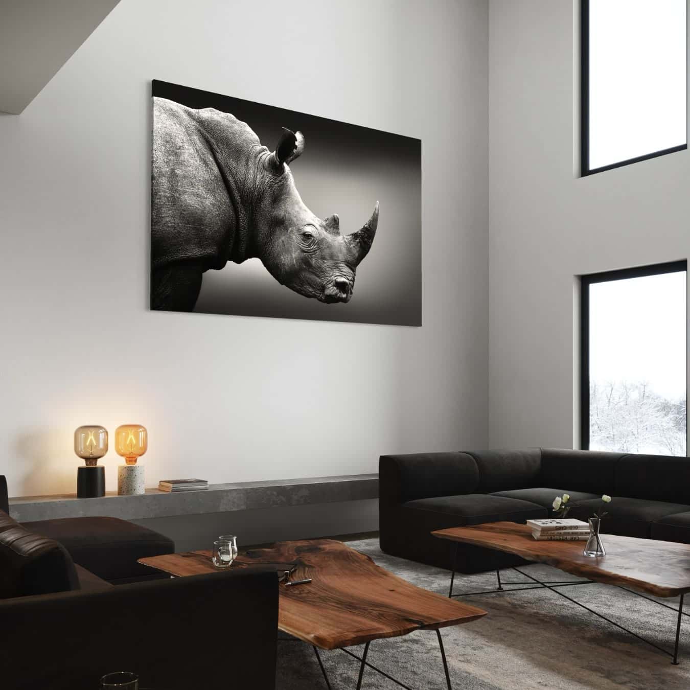 Stoer rhino schilderij op plexiglas als blikvanger in urban chic interieur.