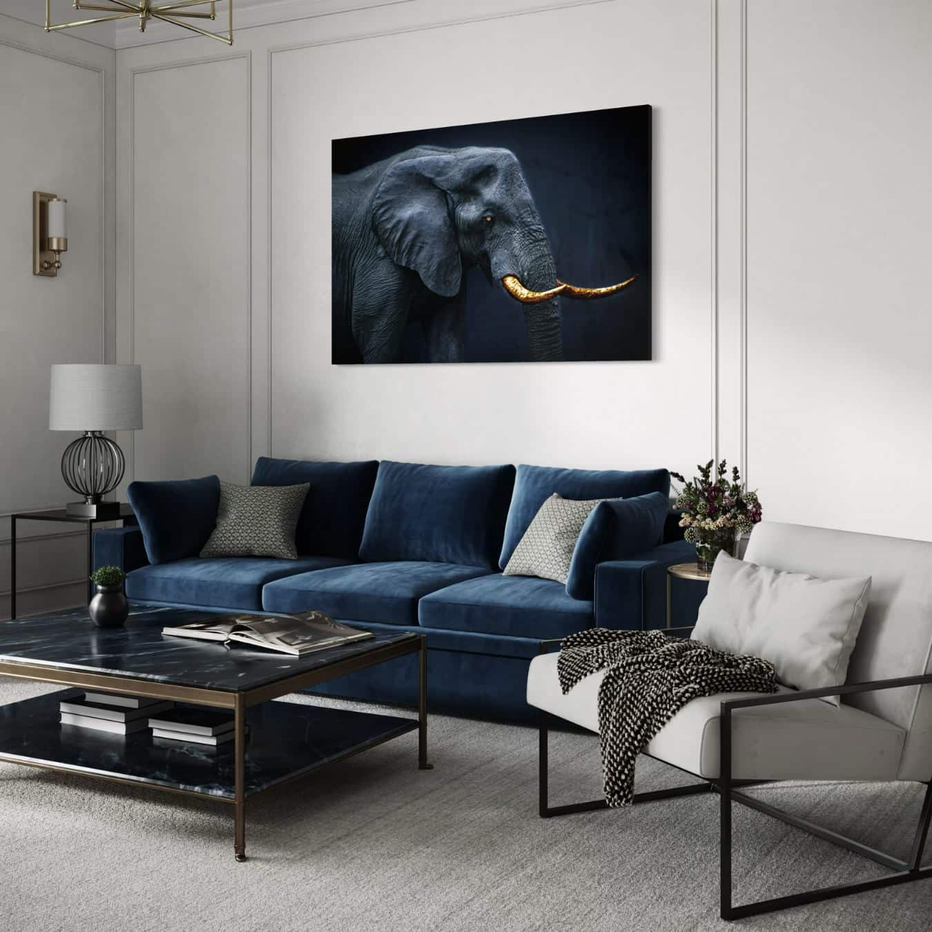 Olifant met gouden slagtanden als eyecatcher in chique woonkamer.