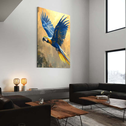 Papegaai schilderij op een hoge muur in een industriële woonkamer met houten accenten