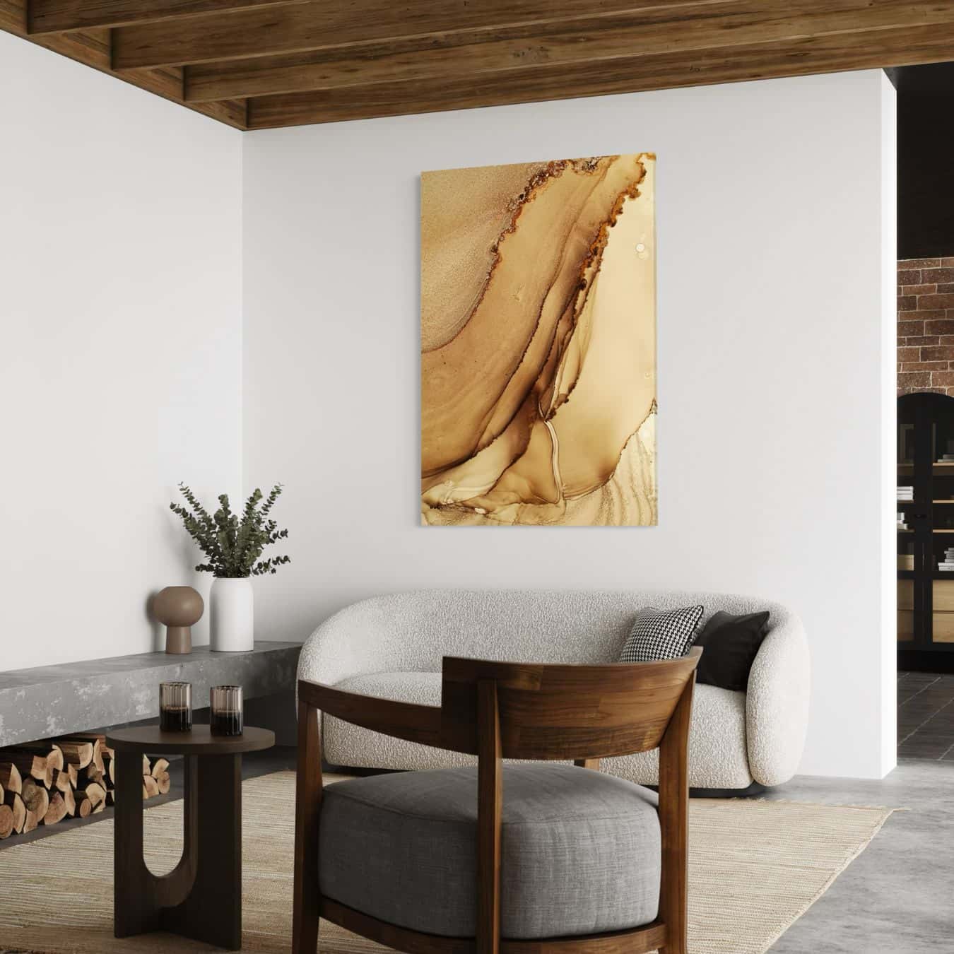 plexiglas schilderij goud abstract in witte woonkamer