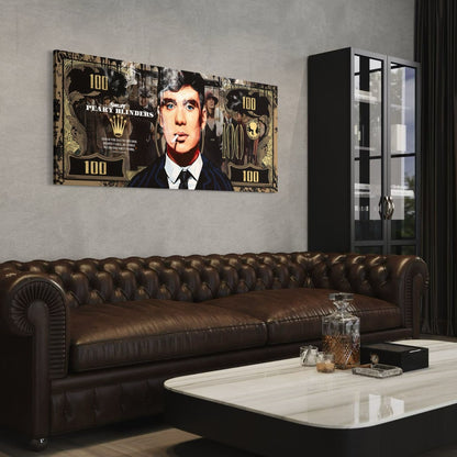 Dibond wanddecoratie met Shelby portret boven bruine leren bank