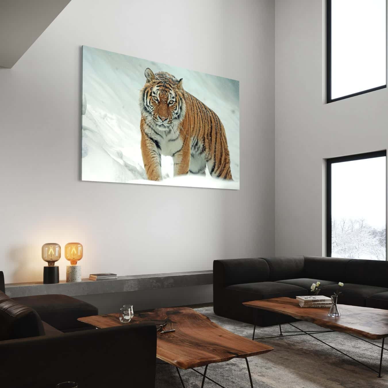 Indrukwekkend canvas schilderij van tijger in sneeuw, prachtig uitgelicht aan een muur