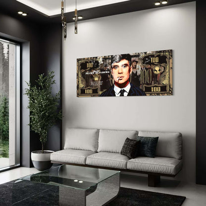 Dibond schilderij van Peaky Blinders met gouden details in luxe interieur