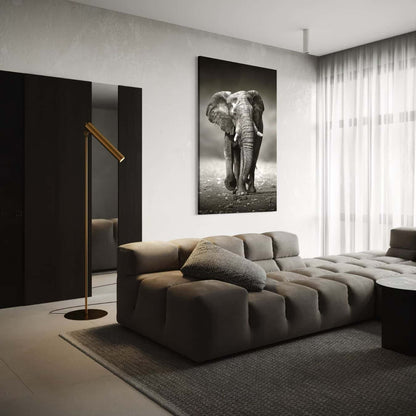 Sfeervolle woonkamer met bruine bank en zwart-wit schilderij van een lopende olifant