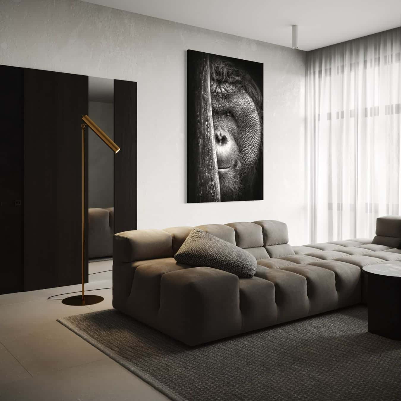 Modern interieur met zwart-wit schilderij van een orang-oetan als muurdecoratie