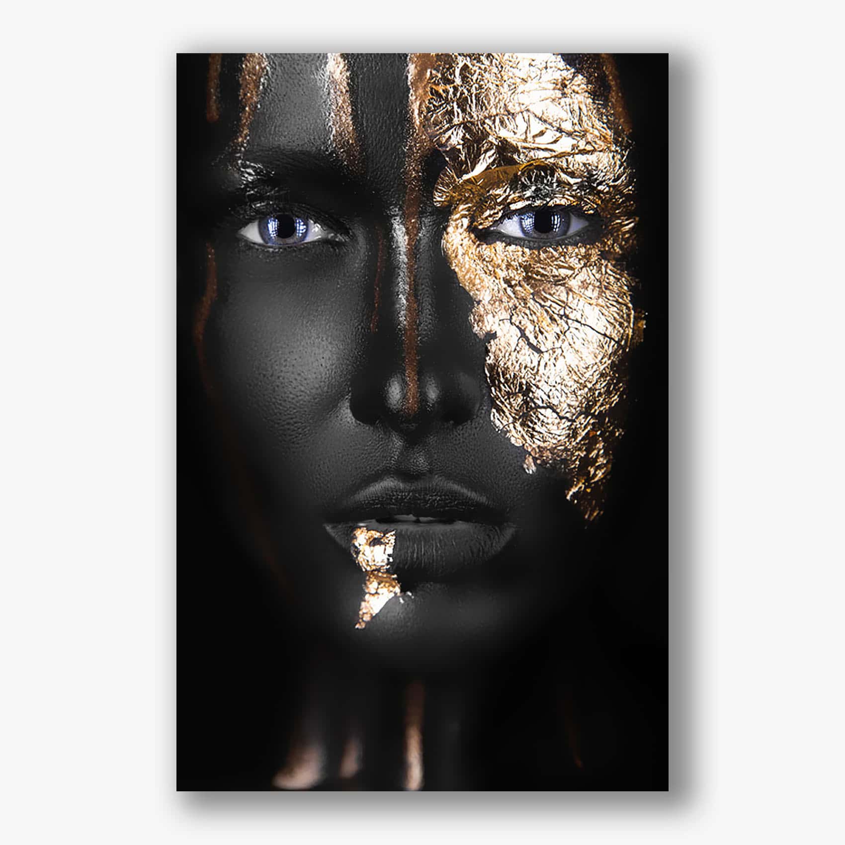 Schilderij met zwart gouden gezicht als moderne wanddecoratie kunst.